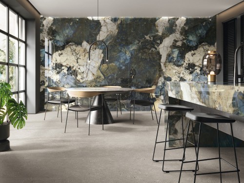 Carrelage effet marbre bleu poli effet miroir format XXL 120 x 280 collection Morpho InstaHouse Magallanes Mur restaurant