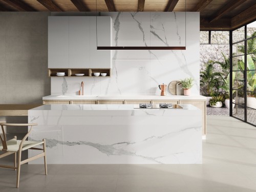 Carrelage effet marbre blanc poli effet miroir 120x280 Ultramince collection Carrare InstaHouse Mur îlot comptoir bar cuisine